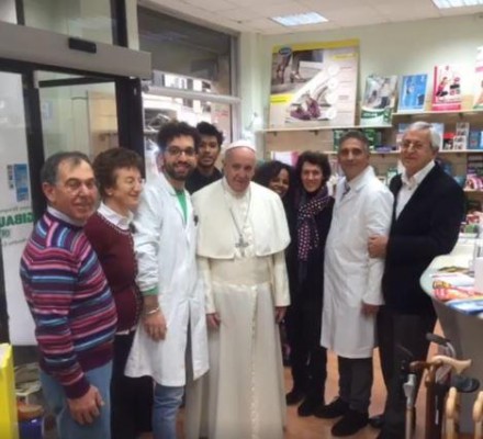 Papa Francesco sorprendente visita in una Sanitaria romana